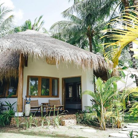Готель Mana Eco Retreat Kuta  Екстер'єр фото