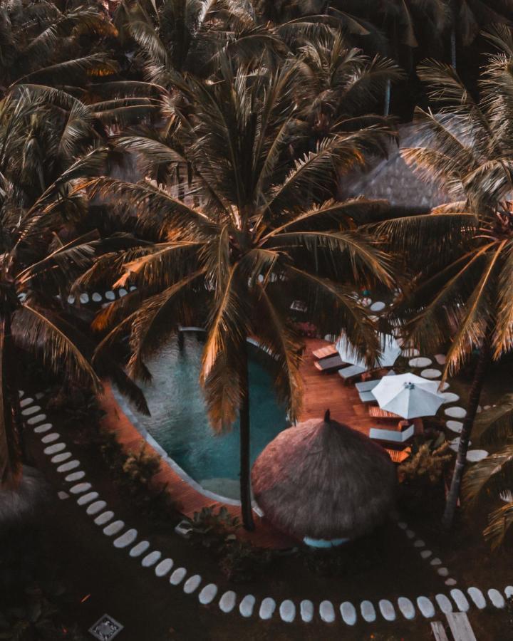Готель Mana Eco Retreat Kuta  Екстер'єр фото