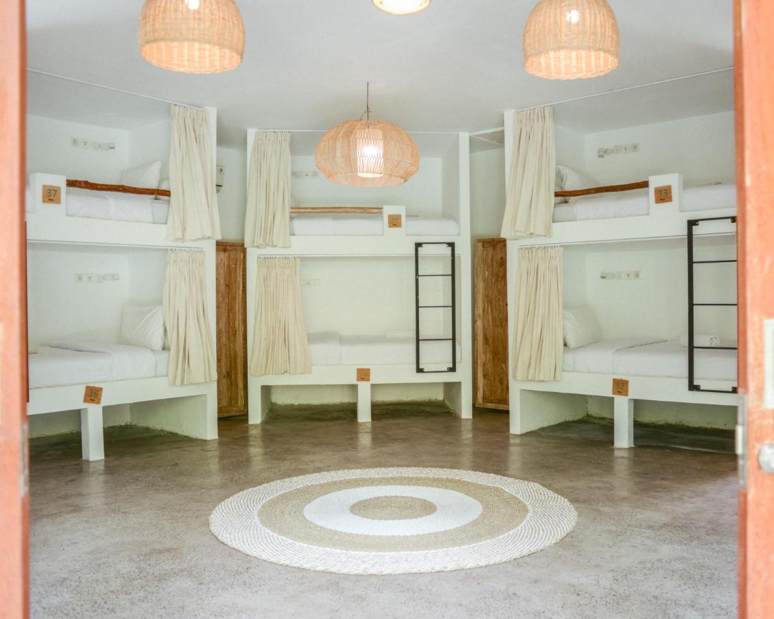 Готель Mana Eco Retreat Kuta  Екстер'єр фото