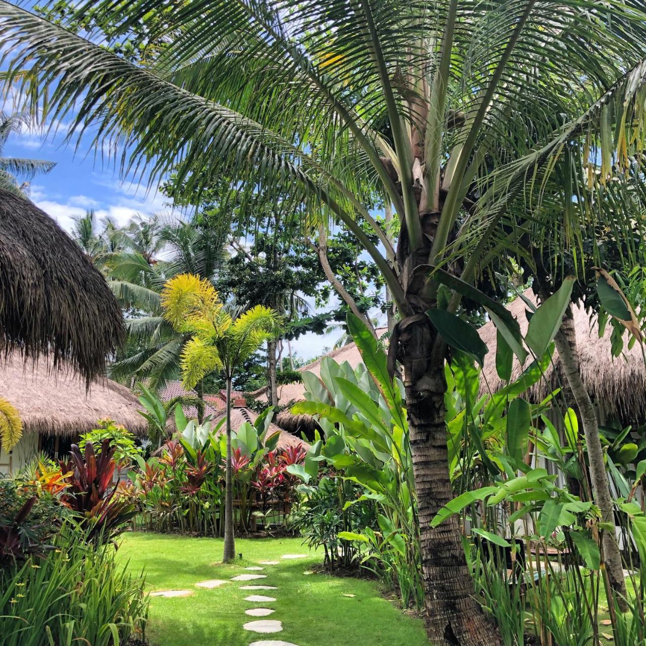 Готель Mana Eco Retreat Kuta  Екстер'єр фото