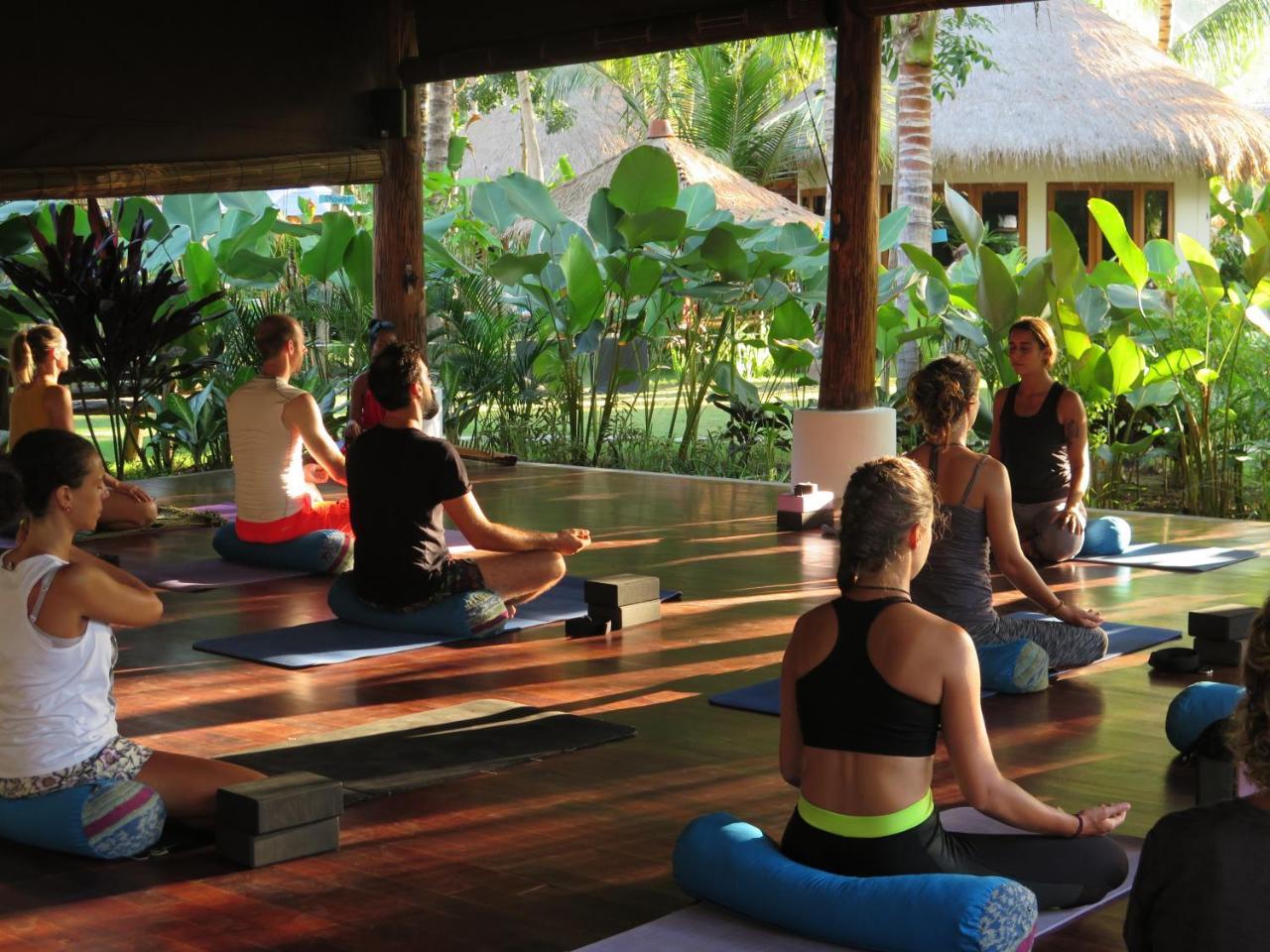 Готель Mana Eco Retreat Kuta  Екстер'єр фото